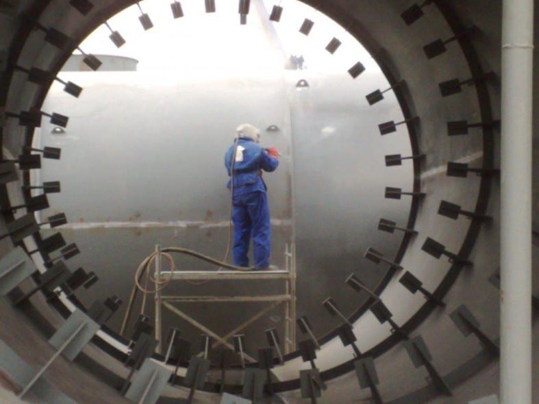 Obróbka strumieniowo-ścierna i zabezbieczenie antykorozyjne rurosuszarek