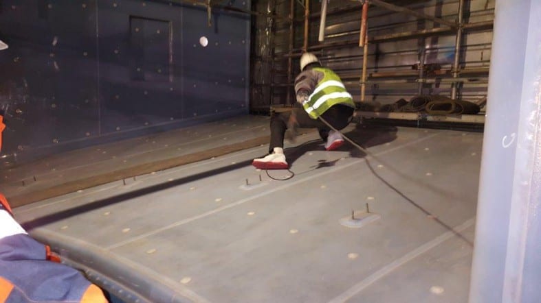 Wykonanie wykładziny z folii PFA w króćcu wlotowym absorbera nr 3 w Elektrowni Rybnik